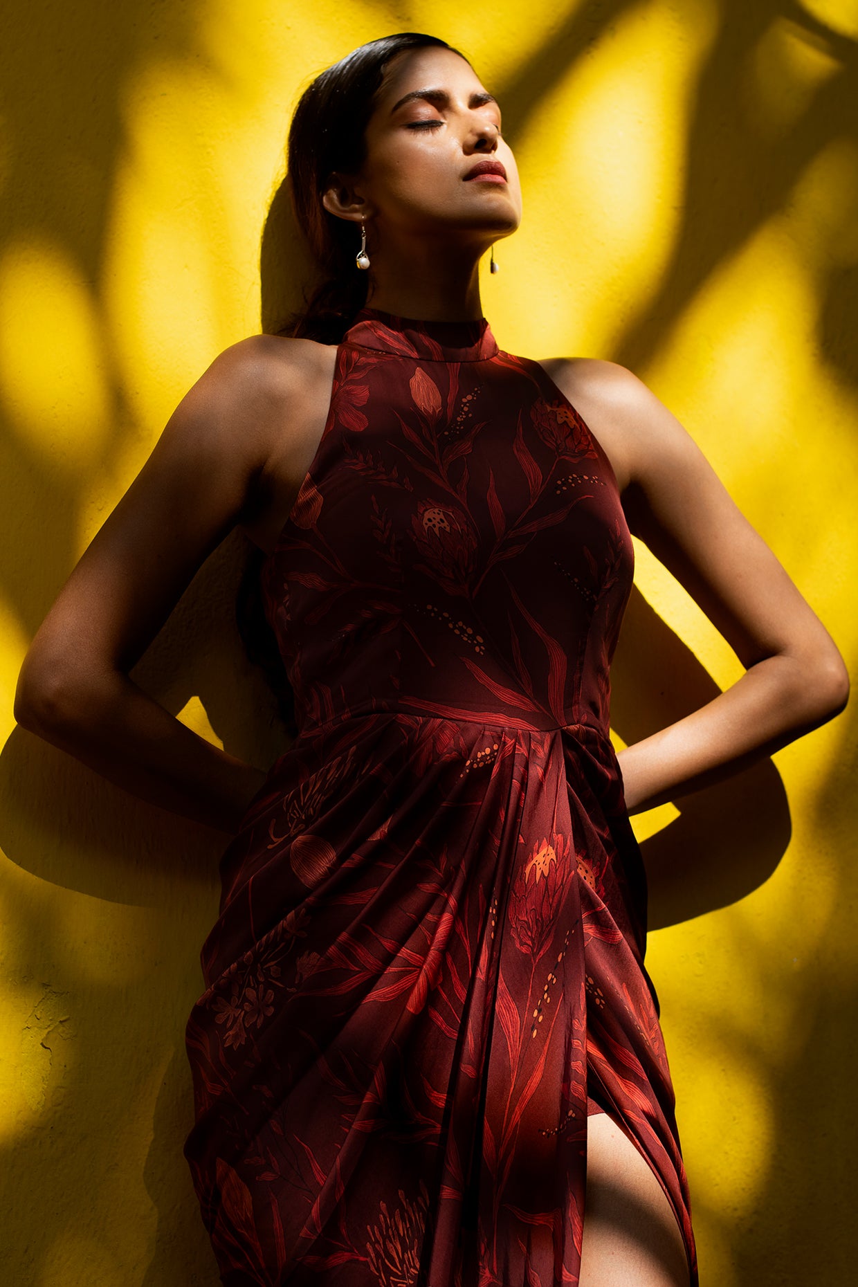 HALTER NECK IMPRESSION DRESS