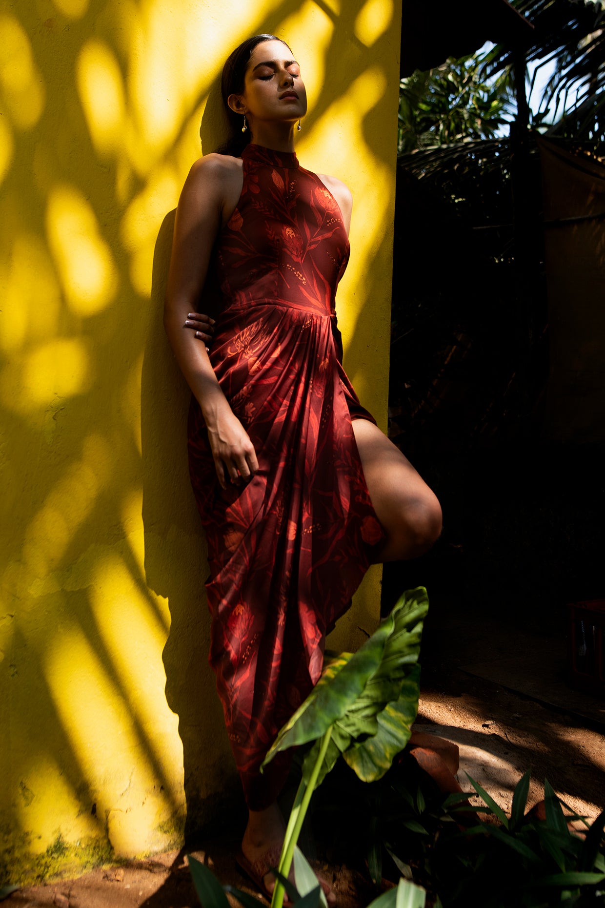 HALTER NECK IMPRESSION DRESS